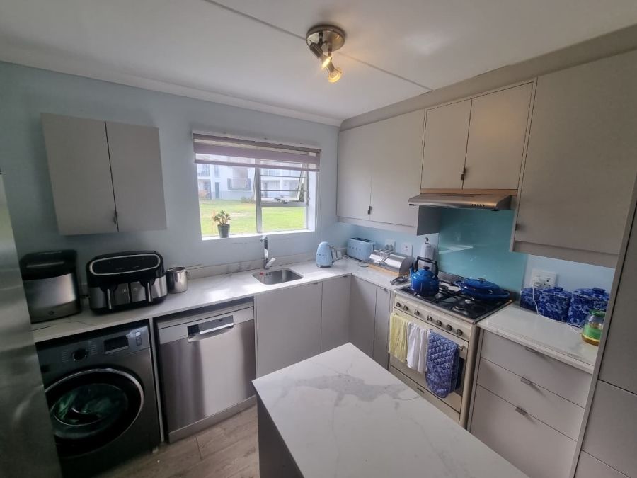 To Let 2 Bedroom Property for Rent in Big Bay Western Cape